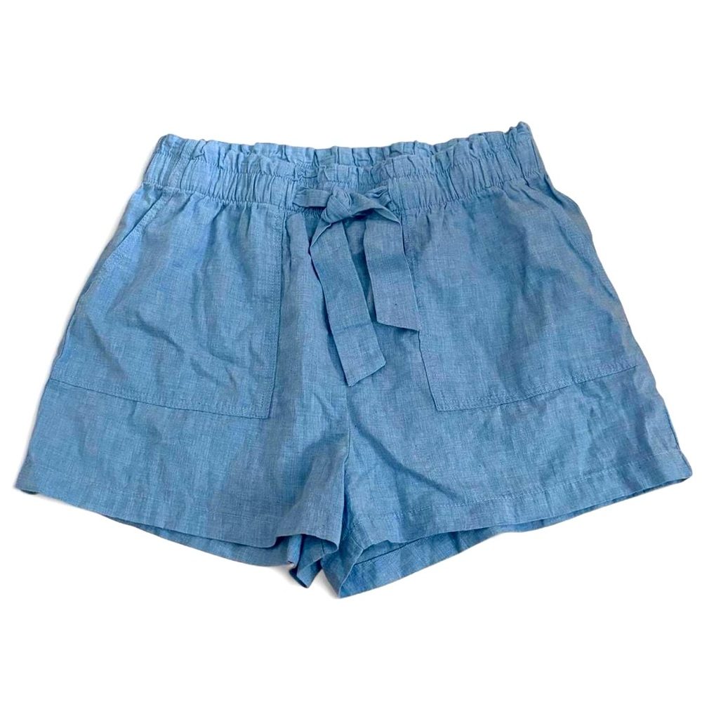 NEW H&M cotton belted chambray shorts 
Utility pockets and elastic waist